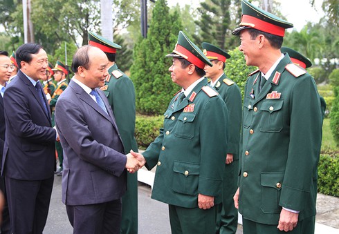 Thủ tướng Nguyễn Xuân Phúc chúc Tết cán bộ, chiến sĩ Quân khu 5 - ảnh 1